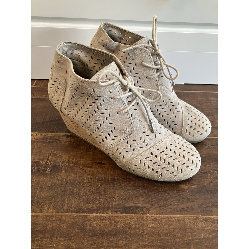 TOMS Desert Wedge Booties Womens 9.5 Taupe Suede Perforated Lace-Up Cork Heel